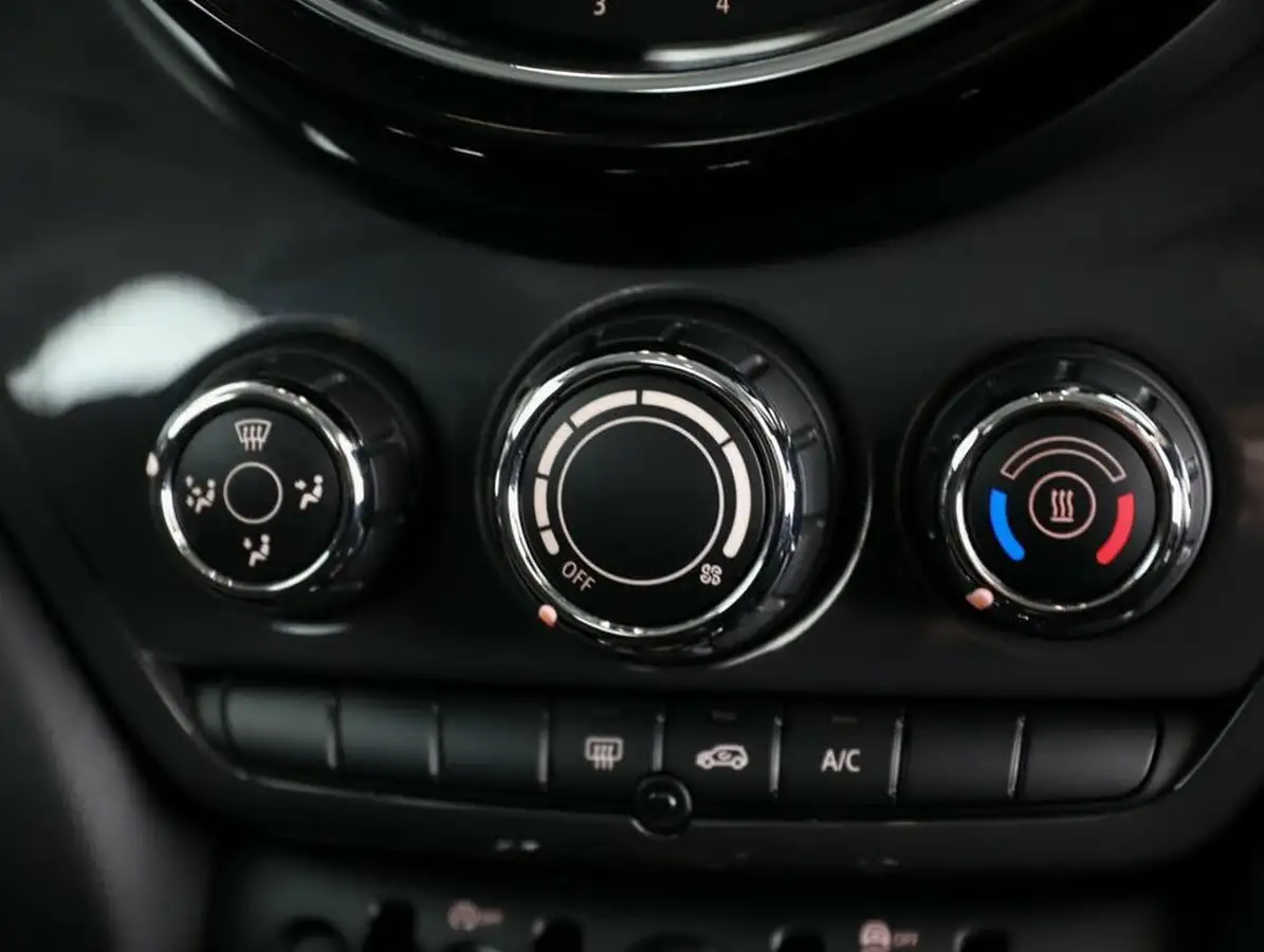 2020-mini-countryman-20td-cooper-d-classic-comfort-auto-big-37
