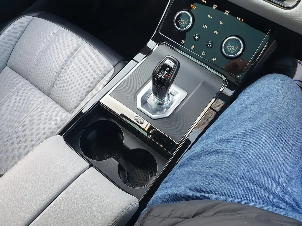 2021-land-rover-range-rover-evoque-15-p300e-r-dynamic-s-big-30