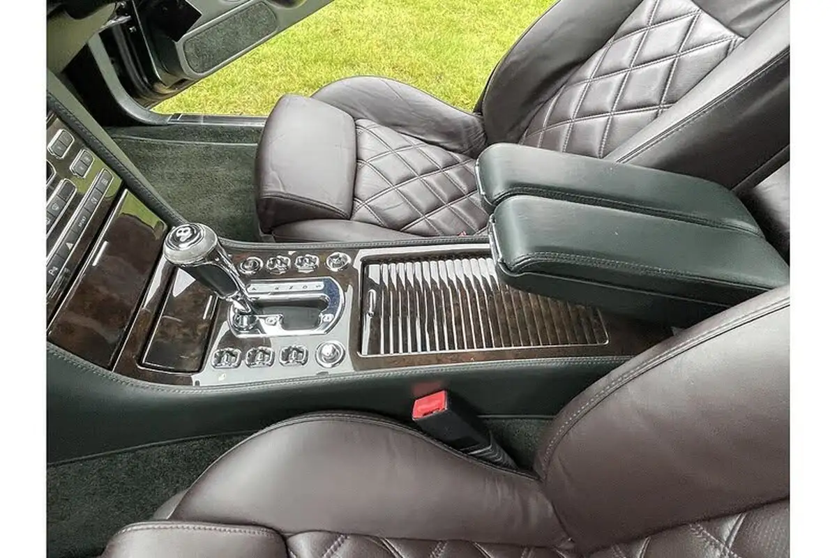 2008-bentley-brooklands-675-big-34