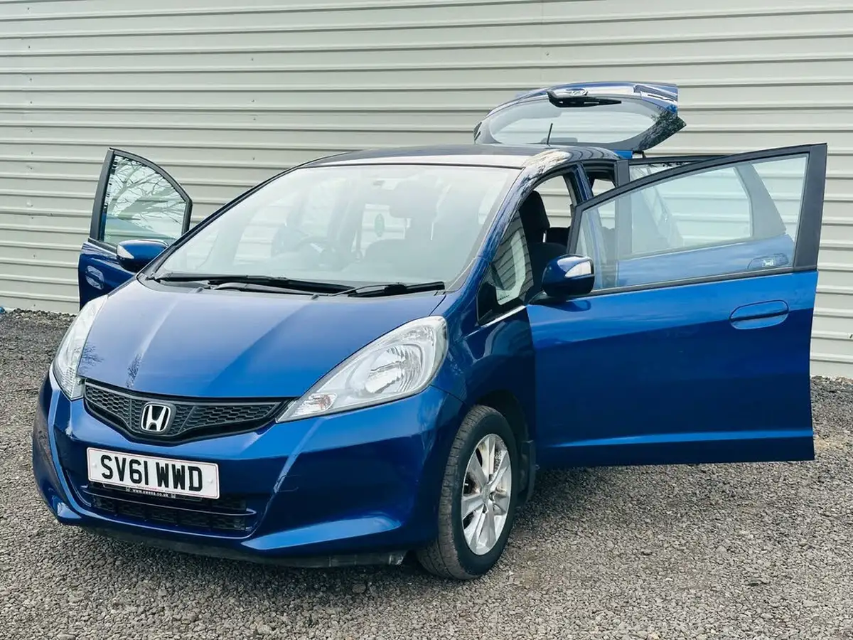 2011-honda-jazz-14-es-big-22