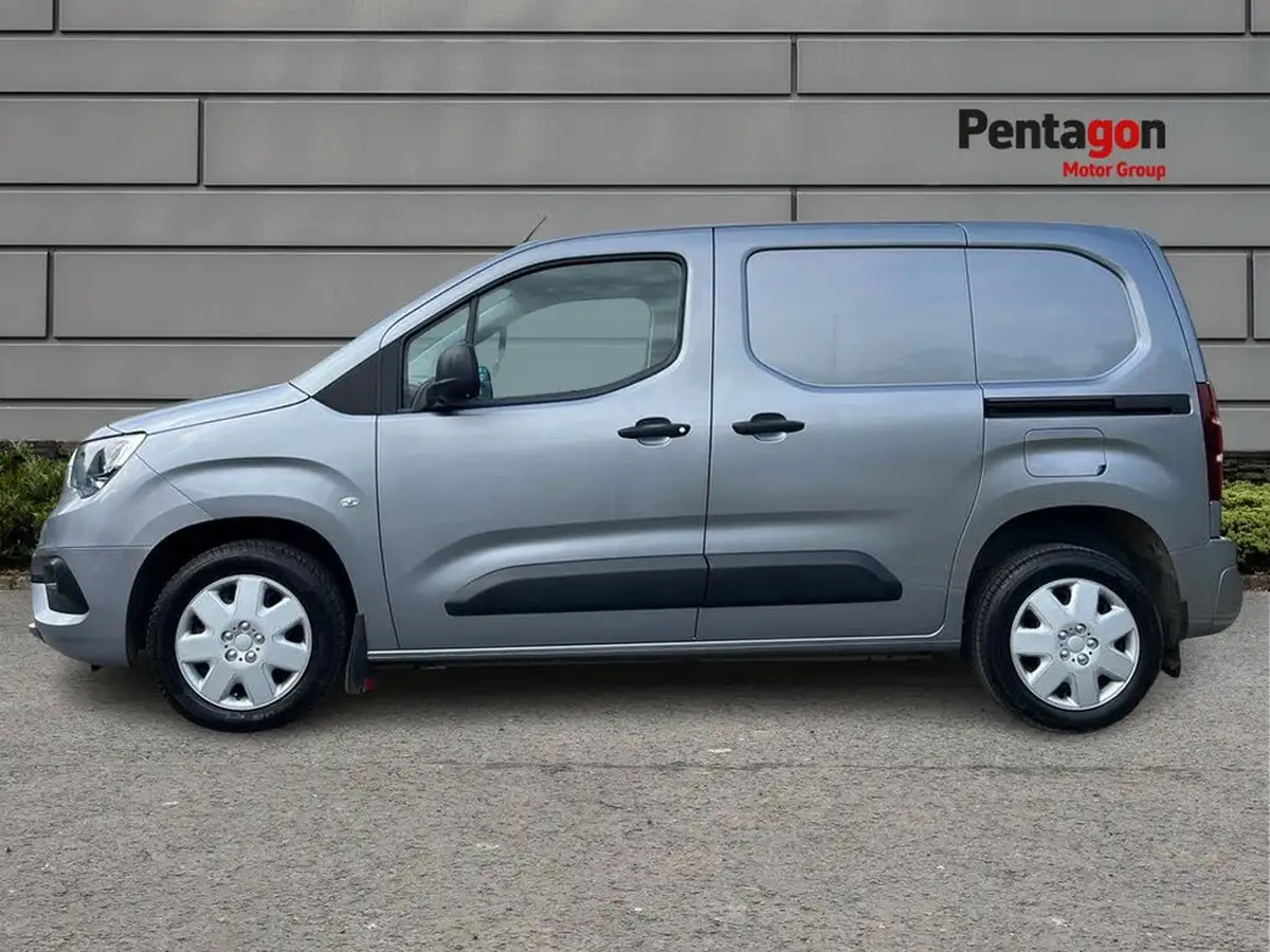 2022-vauxhall-combo-15cdti-sportive-2300-100pseu6d-l1h1-big-11