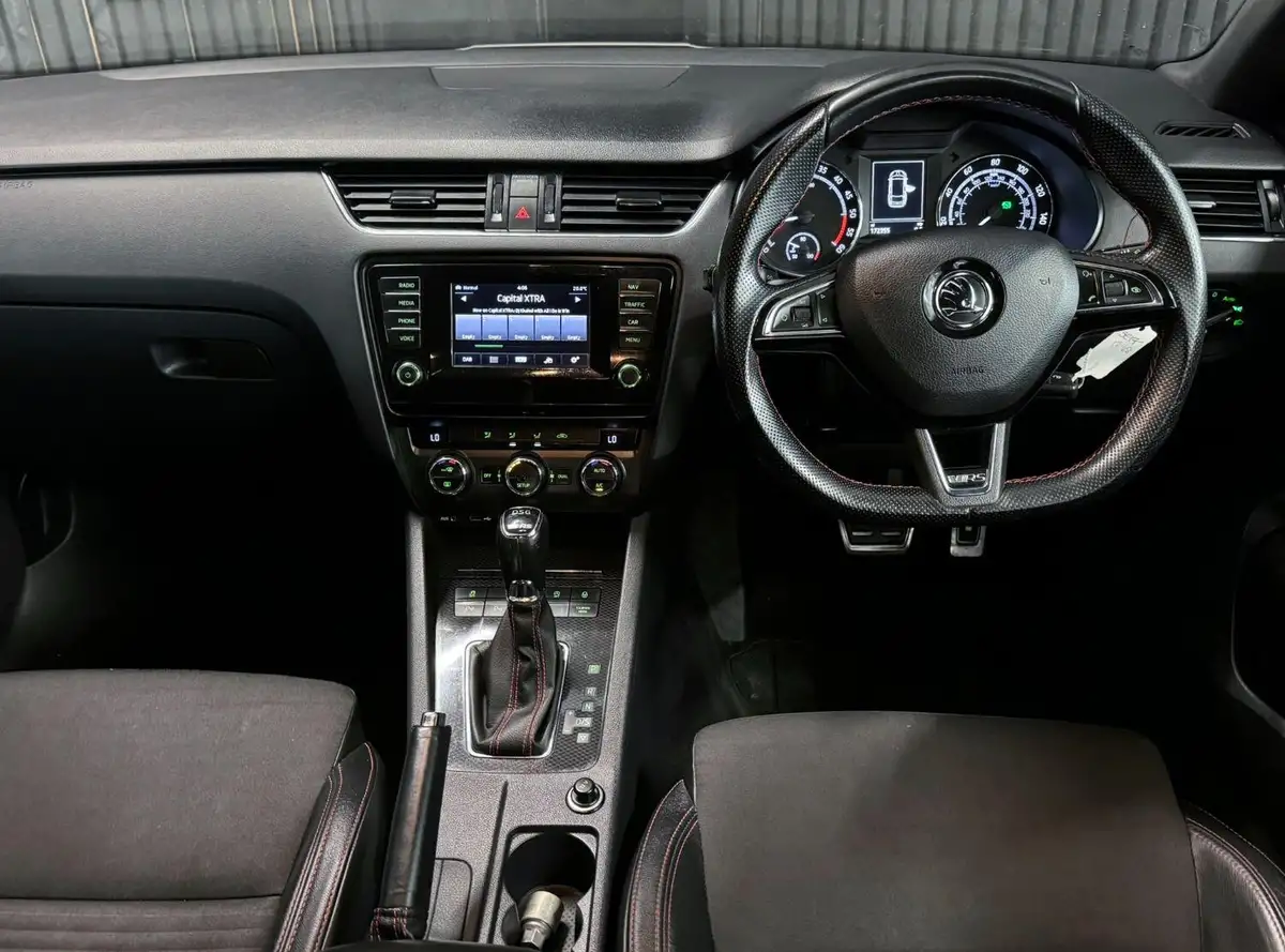 2014-skoda-octavia-20tdi-vrs-estate-dsg-big-21