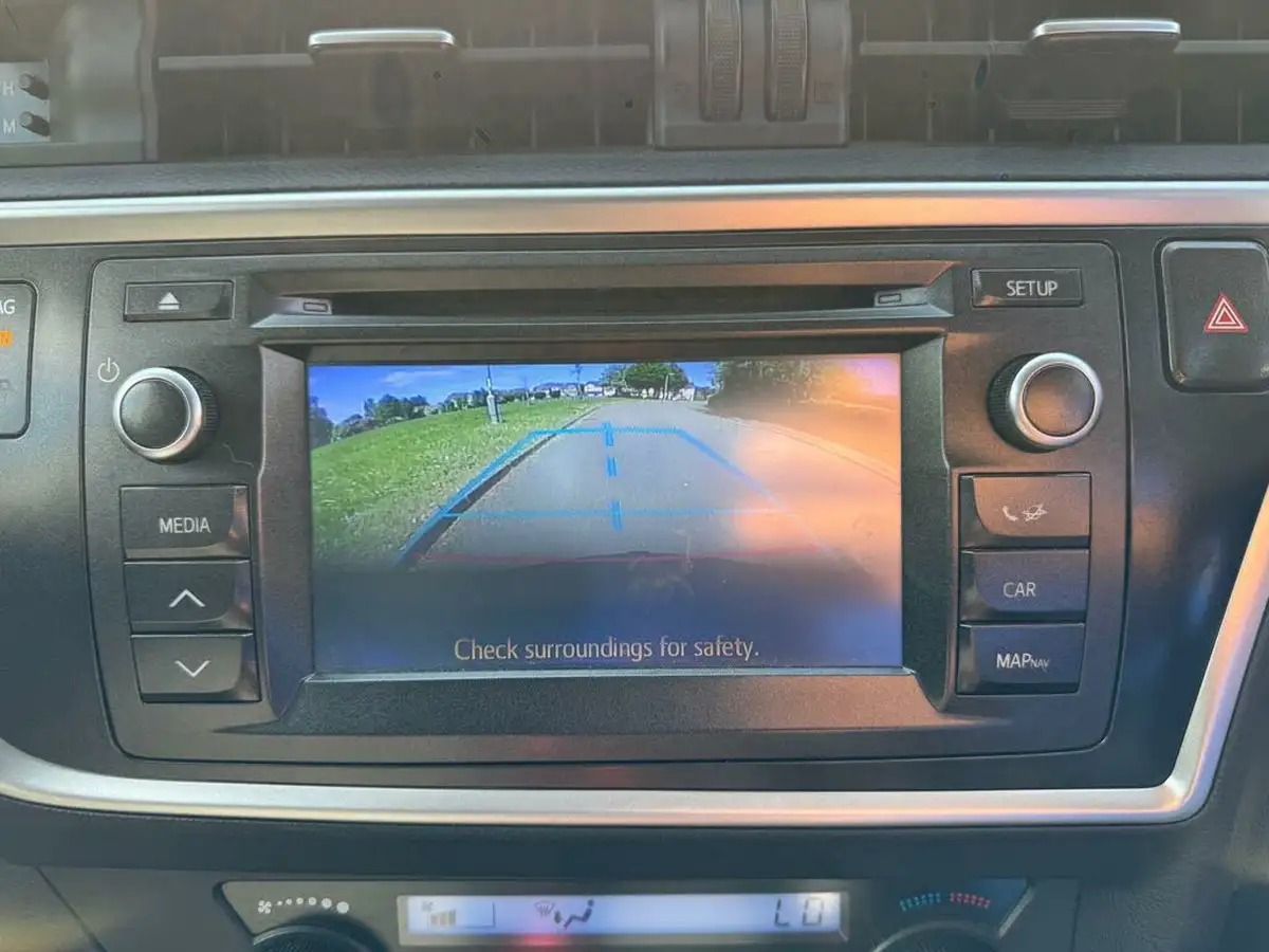 2014-toyota-auris-18-vvt-i-hsd-icon-plus-hatchback-big-29