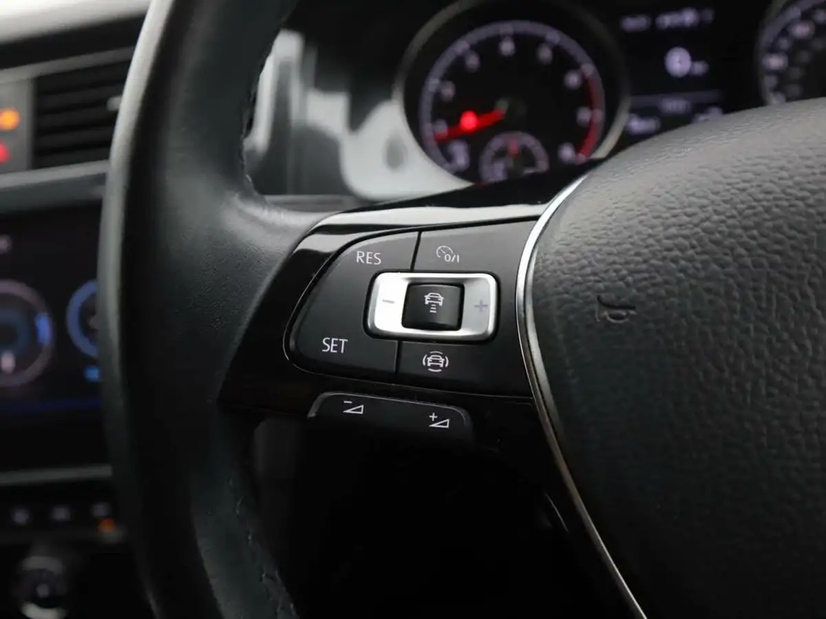 2019-volkswagen-golf-15-tsi-se-nav-130ps-hatchback-5d-dsg-big-23
