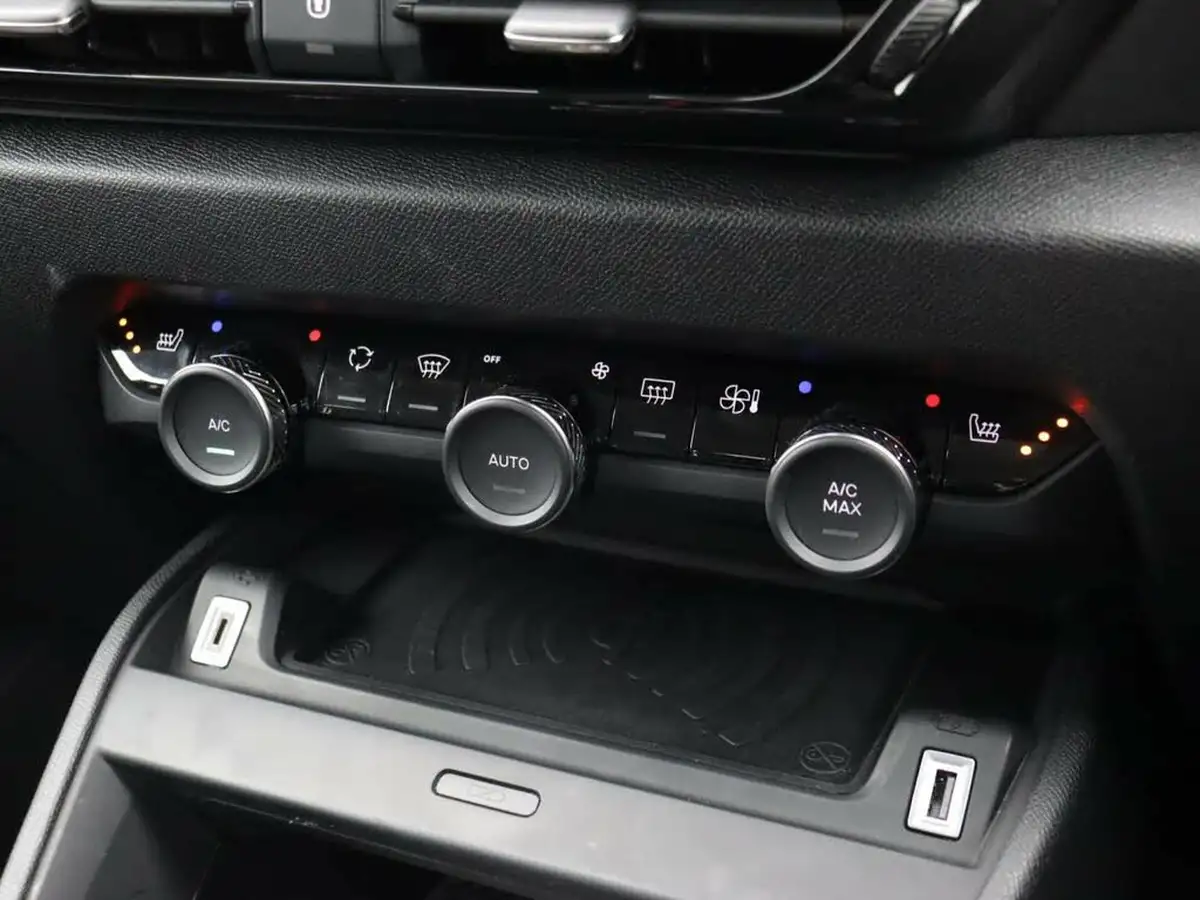 2024-citroen-c4-e-e-series-156ps-54kwh-big-31