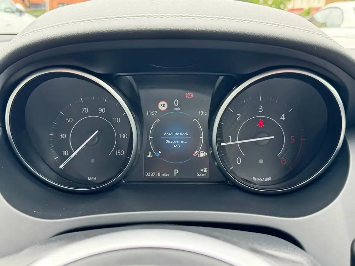 2018-jaguar-e-pace-20-i4d-r-dynamic-se-180ps-ss-big-23