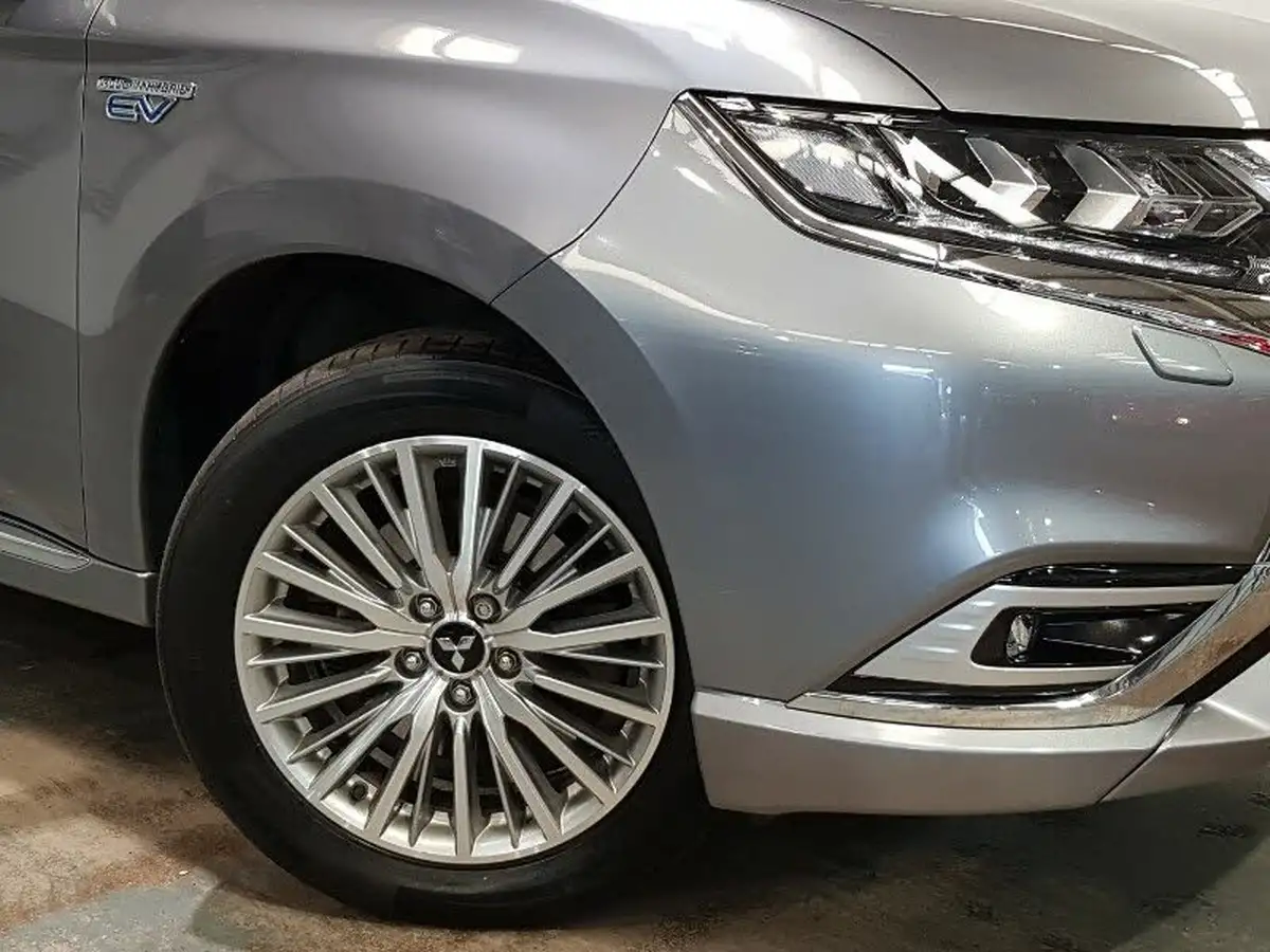2018-mitsubishi-outlander-24-4h-phev-big-8