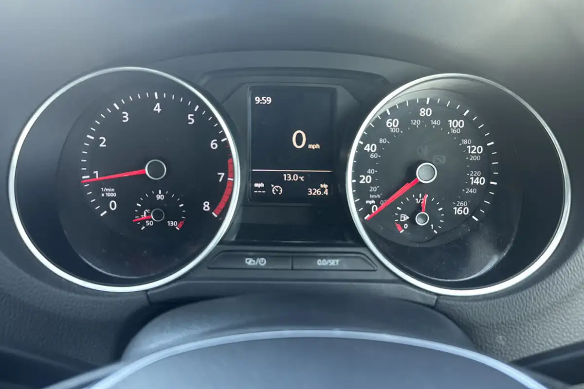 2016-volkswagen-polo-12-tsi-se-5d-big-12