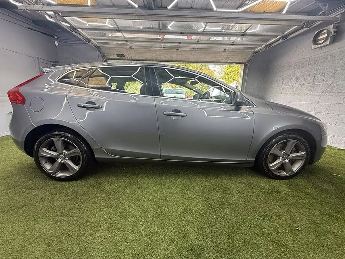 2016-volvo-v40-20td-d3-se-lux-big-12