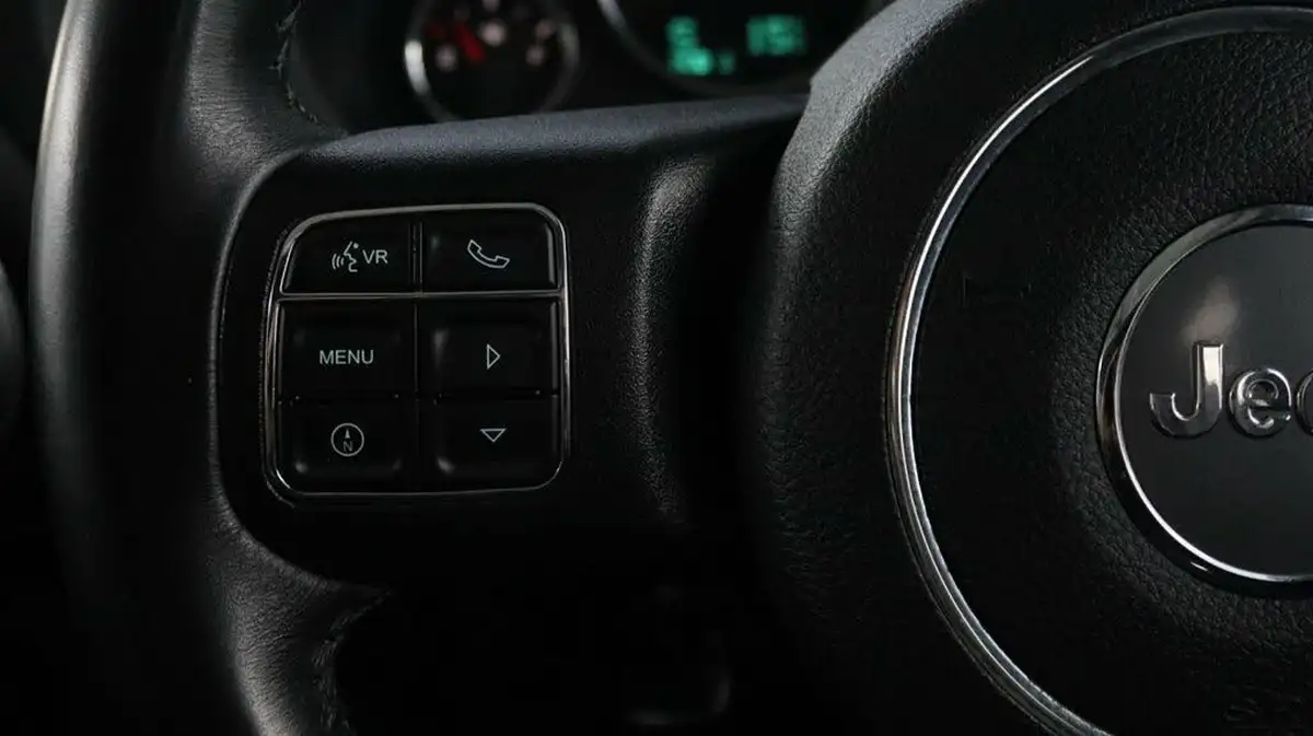 2016-jeep-wrangler-28crd-overland-5d-big-46