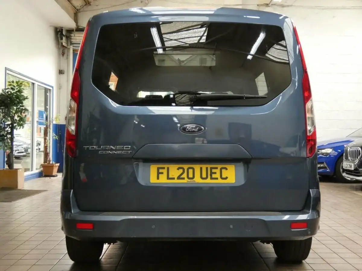 2020-ford-grand-tourneo-connect-15-titanium-powershift-big-6