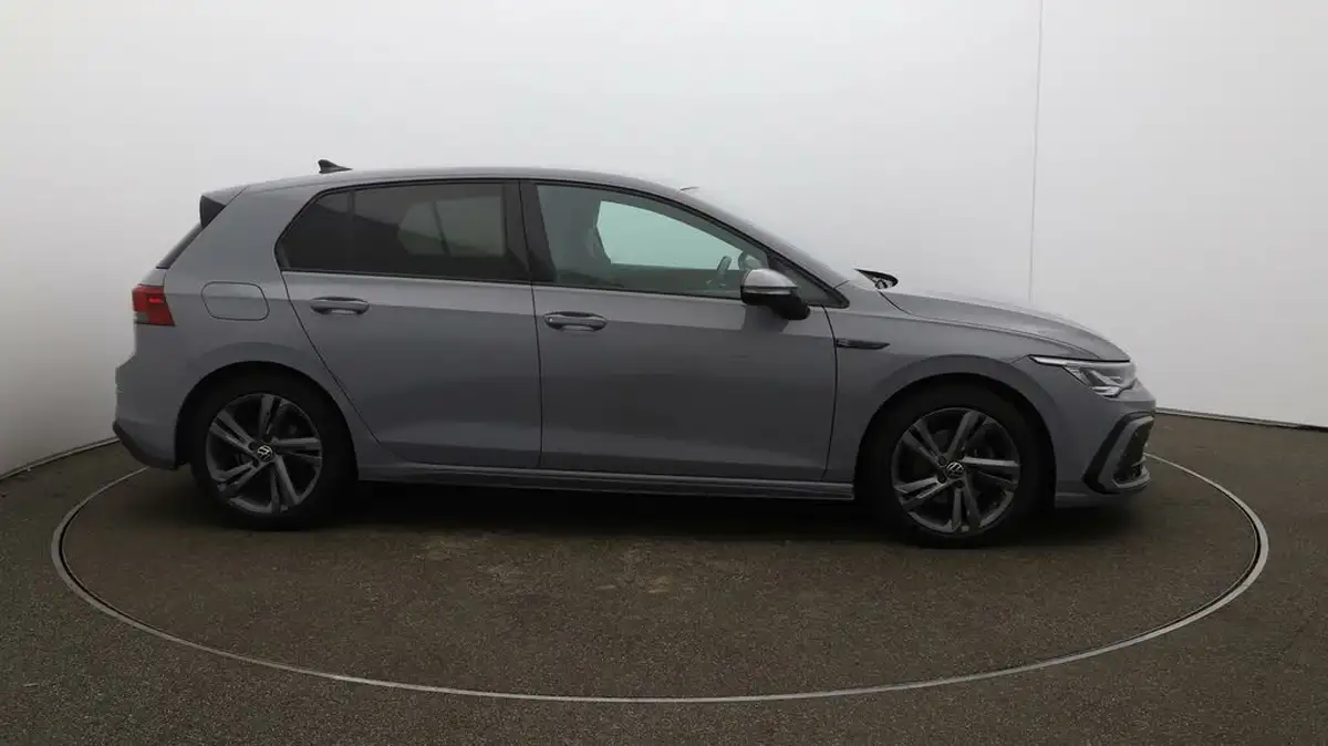 2021-volkswagen-golf-big-35