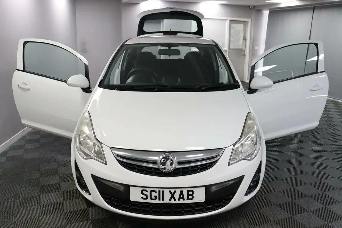 2011-vauxhall-corsa-12-excite-3d-big-6