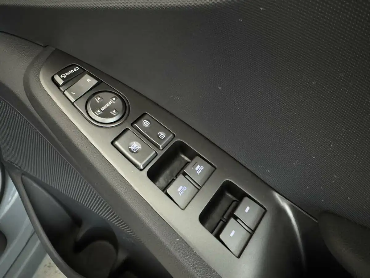 2022-hyundai-ioniq-e-premium-electric-big-19