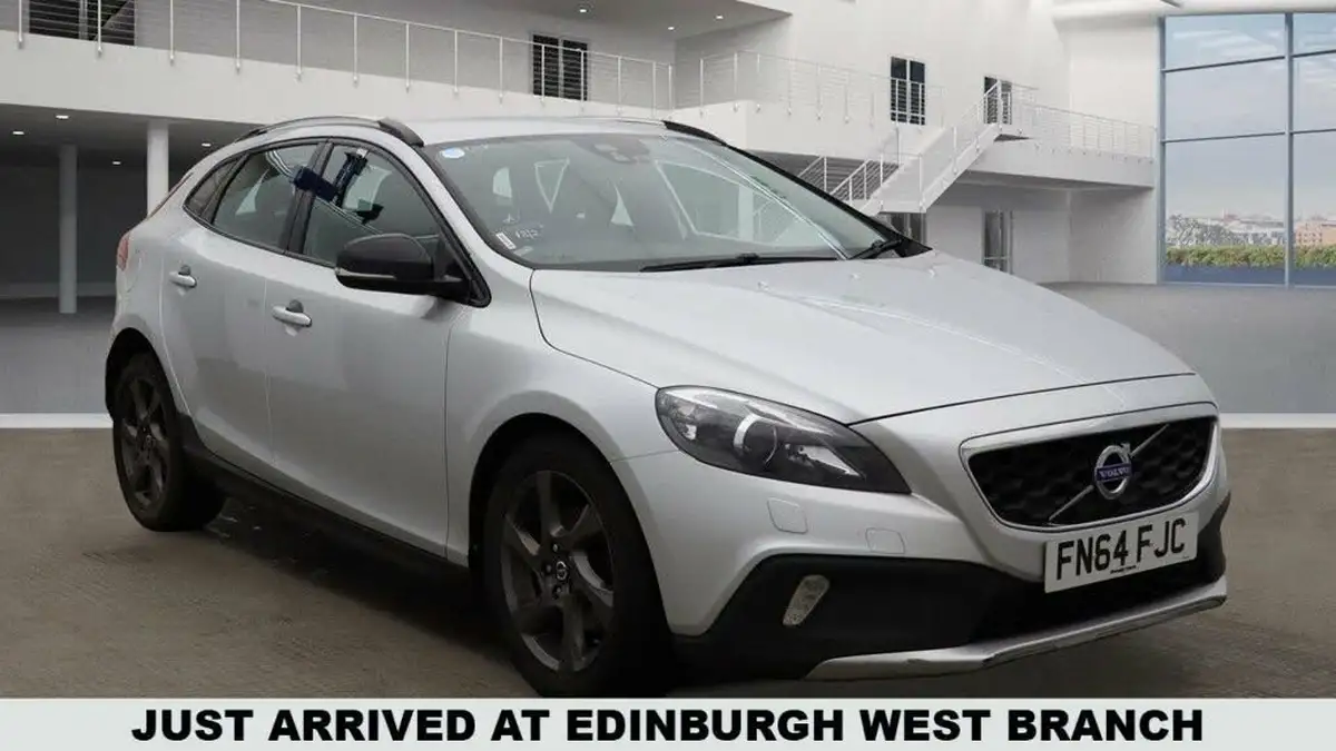 2014-volvo-v40-16td-d2-cross-country-lux-powershift-big-0