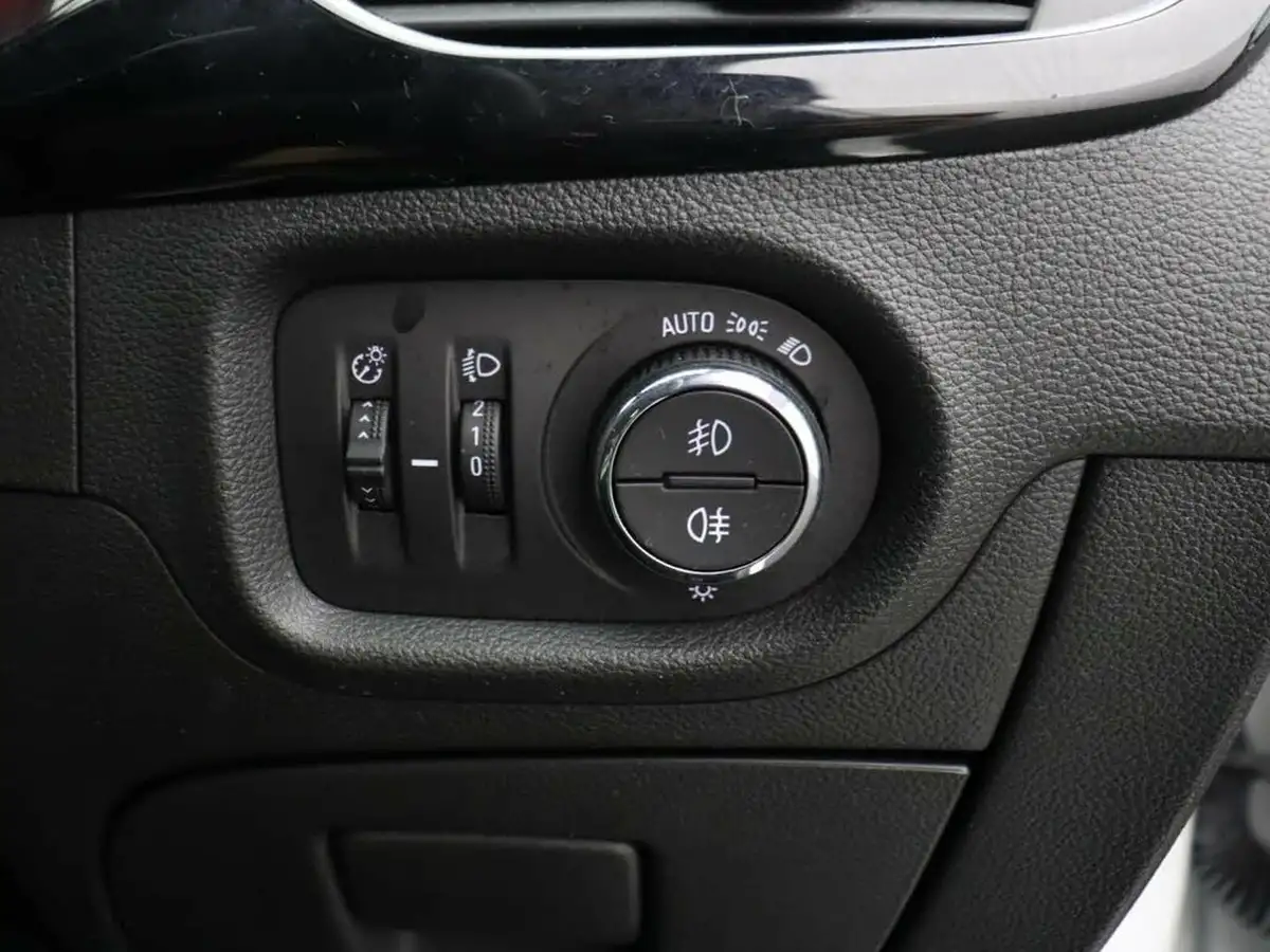 2019-vauxhall-astra-14i-16v-turbo-griffin-ss-big-22
