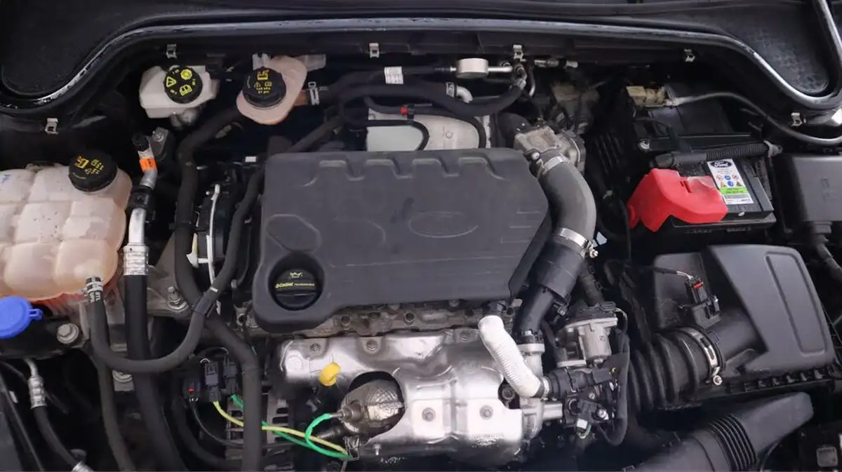 2020-ford-focus-15-vignale-hatchback-big-30