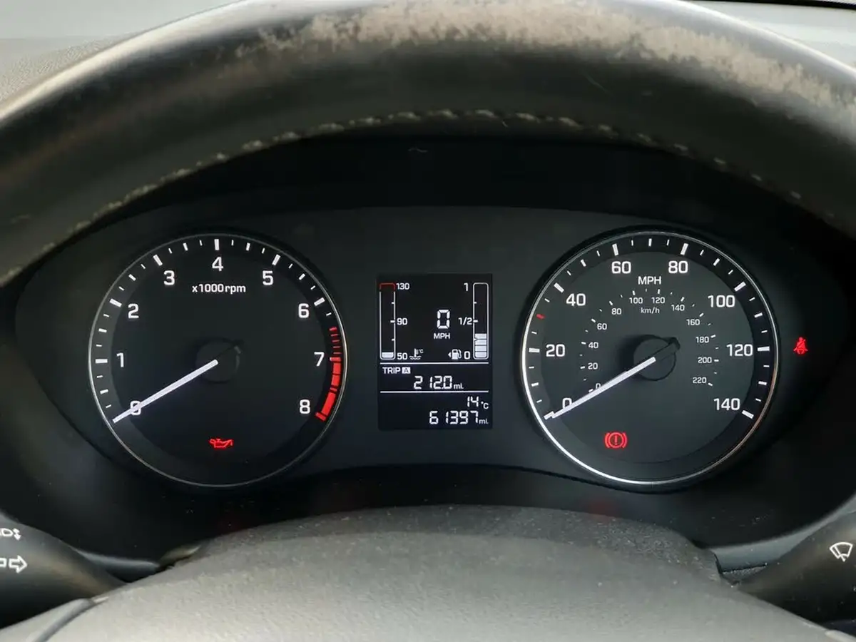 2016-hyundai-i20-10-active-big-25