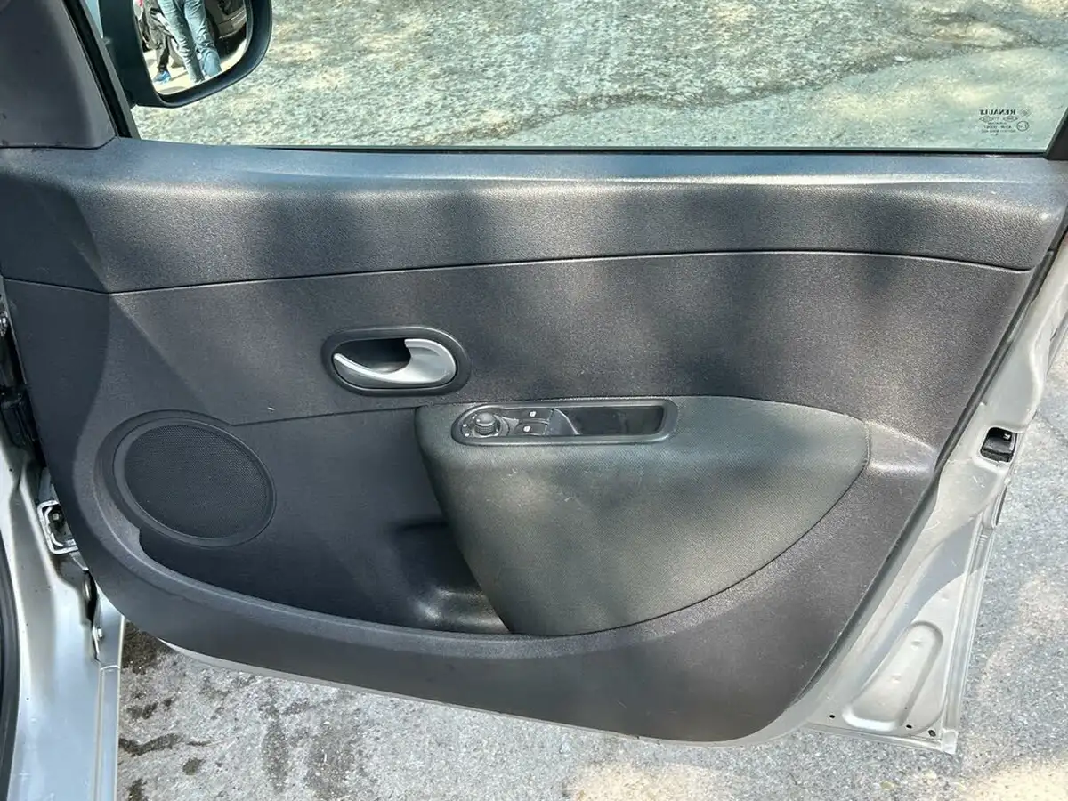 2009-renault-clio-12-expression-16v-75bhp-ac-estate-big-25