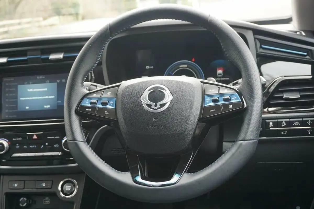 2024-kgm-ssangyong-korando-e-motion-e-ultimate-big-18