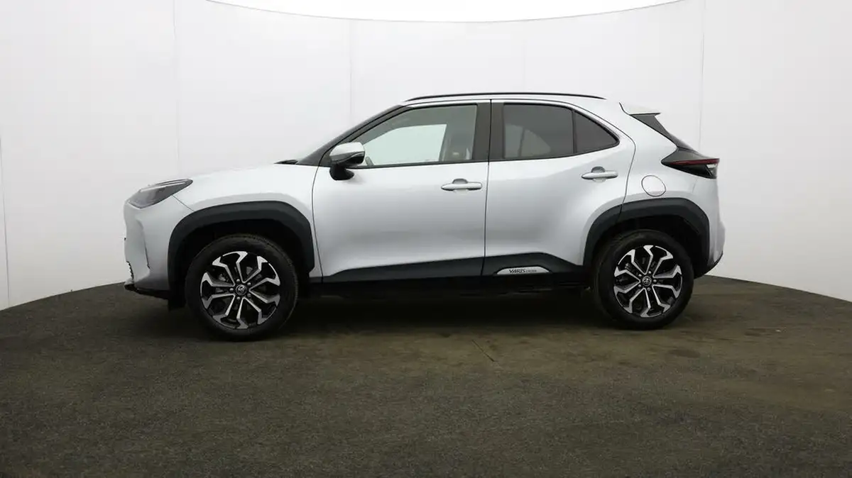 2024-toyota-yaris-cross-15-vvt-i-design-big-61