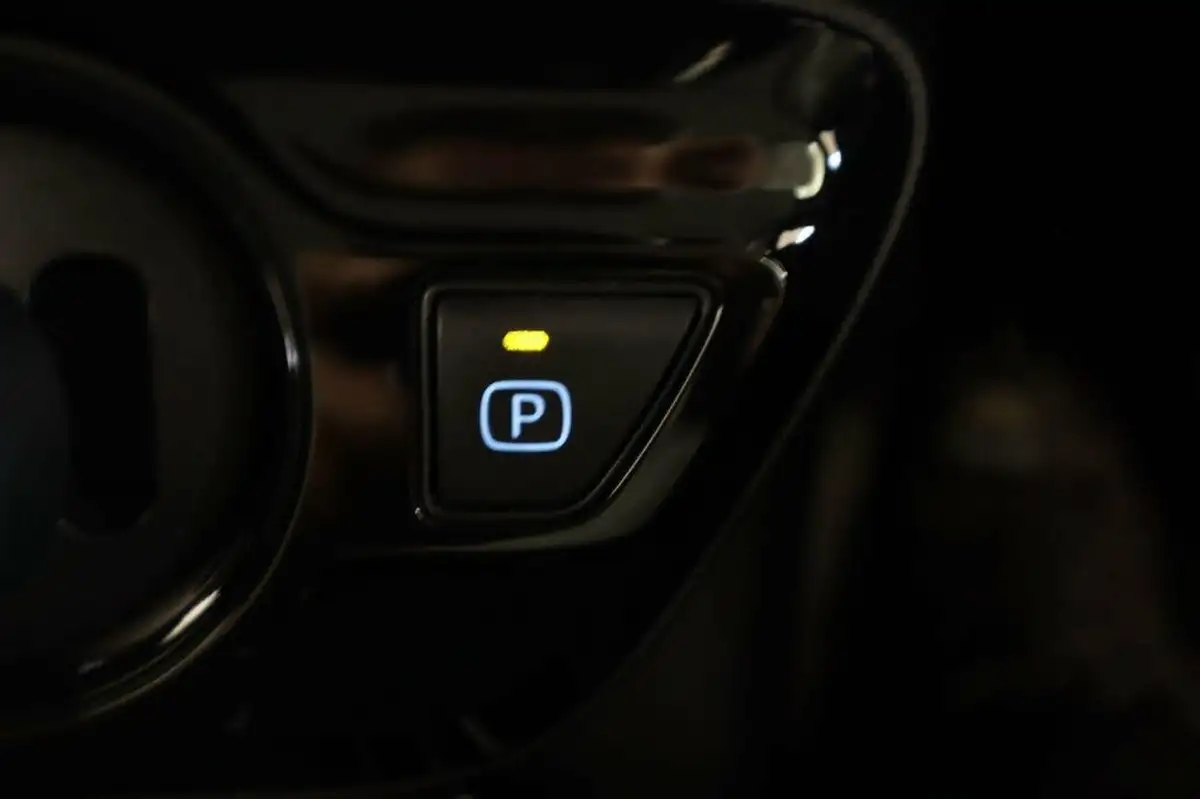 2019-toyota-prius-18-vvt-i-excel-cvt-big-17