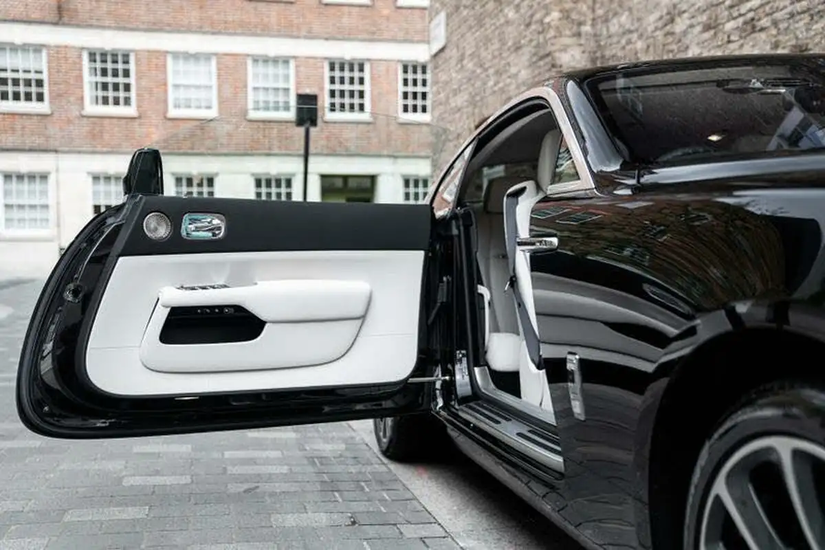 2021-rolls-royce-wraith-66-big-39