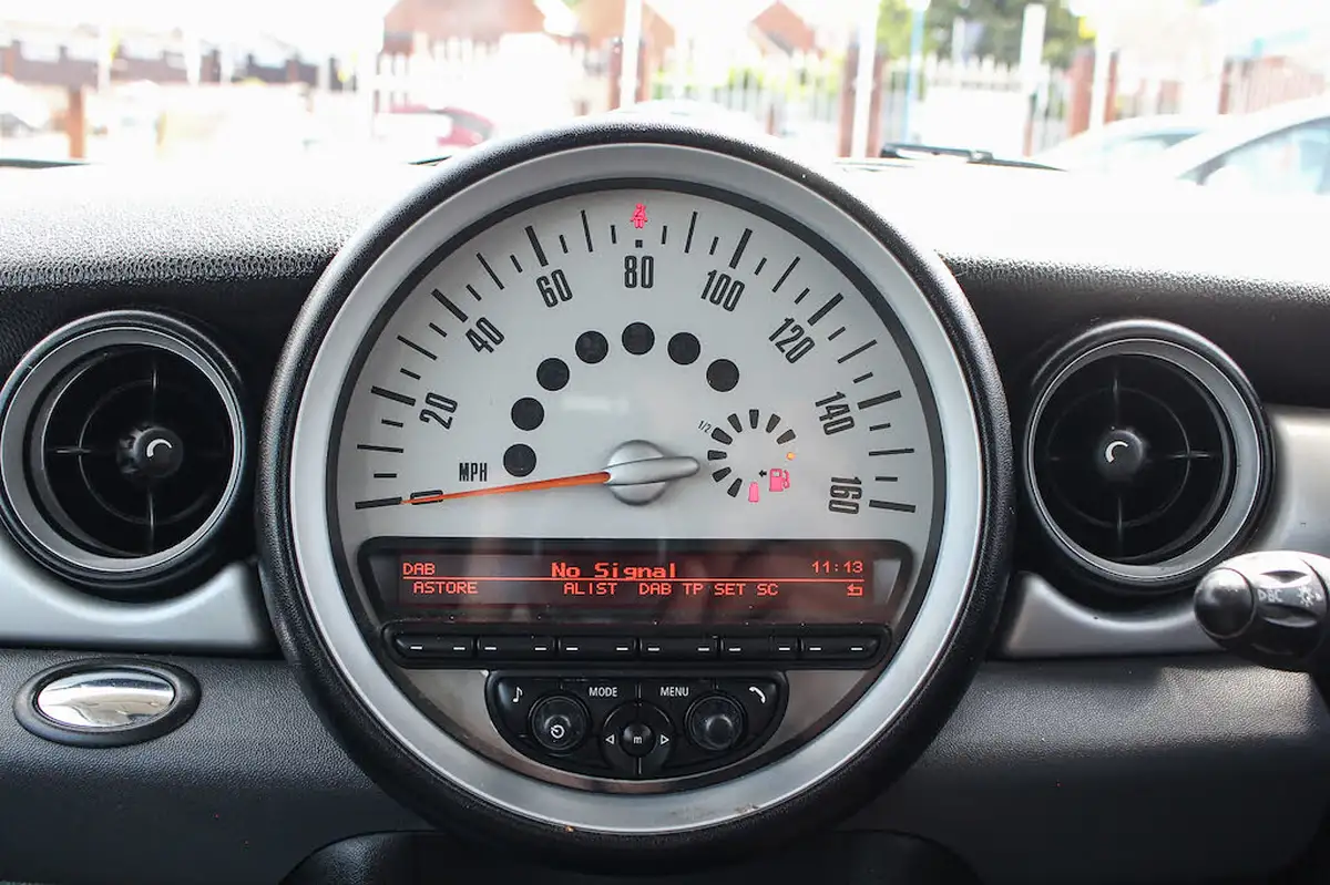 2012-mini-clubman-16-cooper-big-32