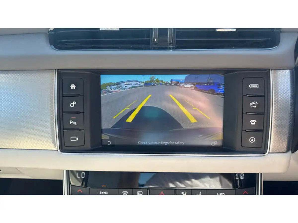 2017-jaguar-xf-20td-portfolio-180ps-saloon-4d-1999cc-auto-big-28