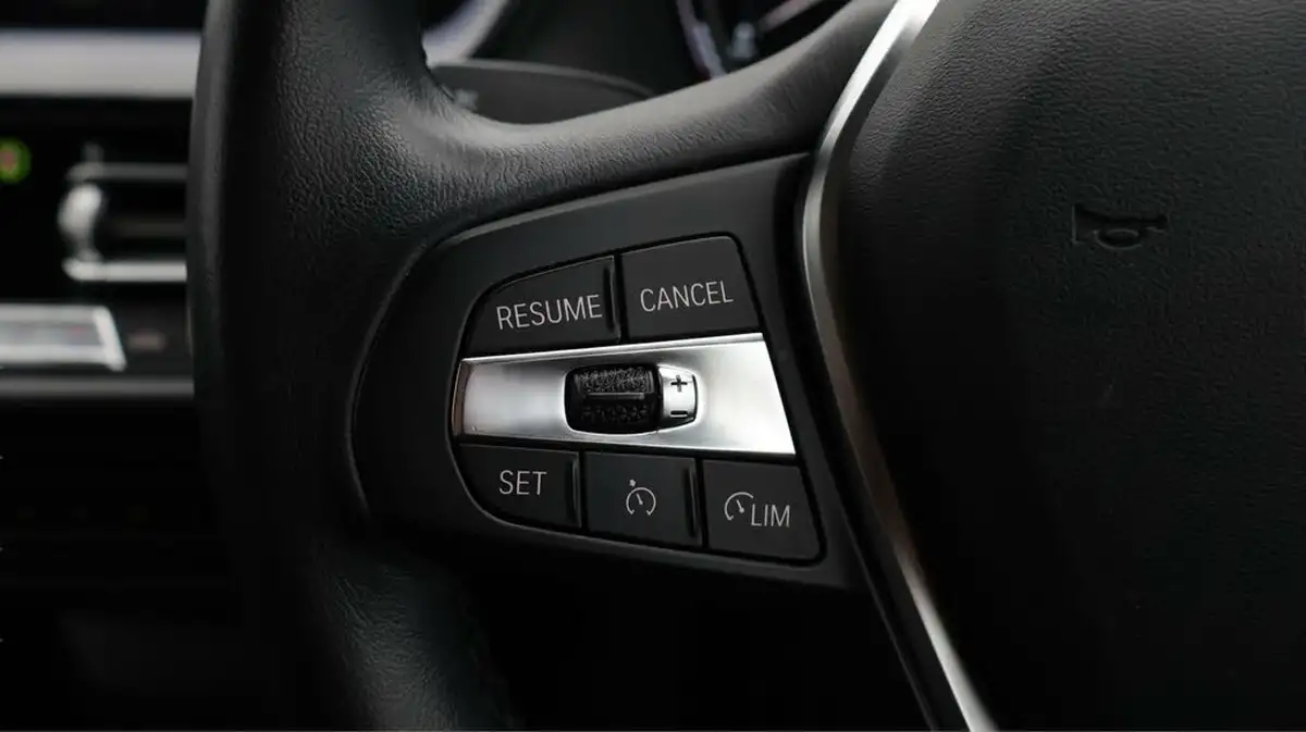 2021-bmw-1-series-15-118i-sport-lcp-big-22