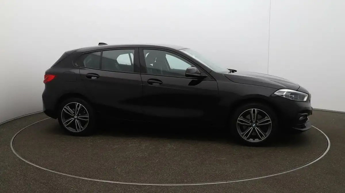 2021-bmw-1-series-15-118i-sport-lcp-big-39