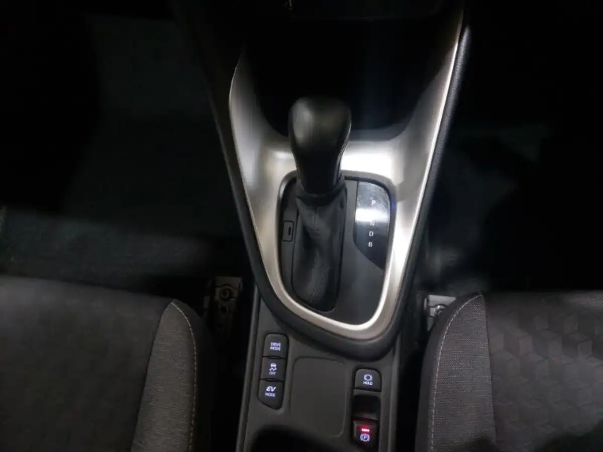 2022-toyota-yaris-15-vvt-i-design-big-18