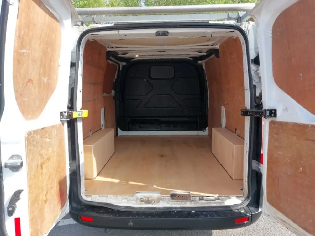 2018-ford-transit-custom-20tdci-300-l1h1-105pseu6-panel-van-big-7