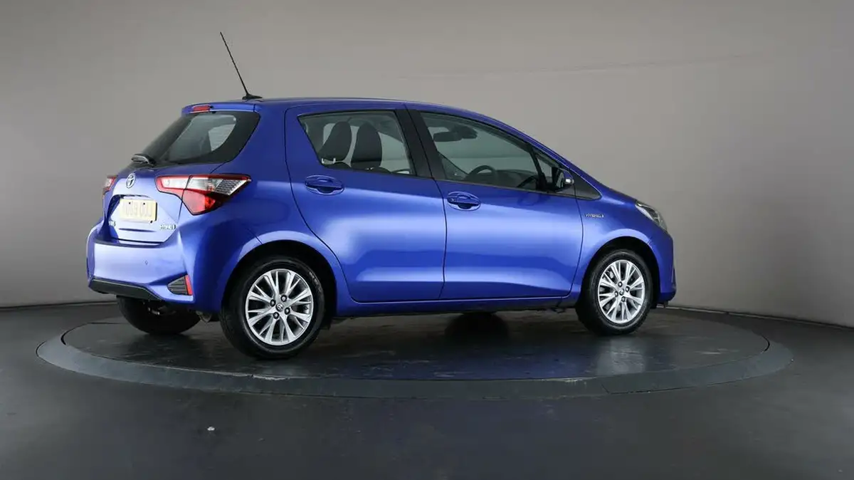 2020-toyota-yaris-15-vvt-i-icon-tech-98bhp-hybrid-1497cc-e-cvt-big-57