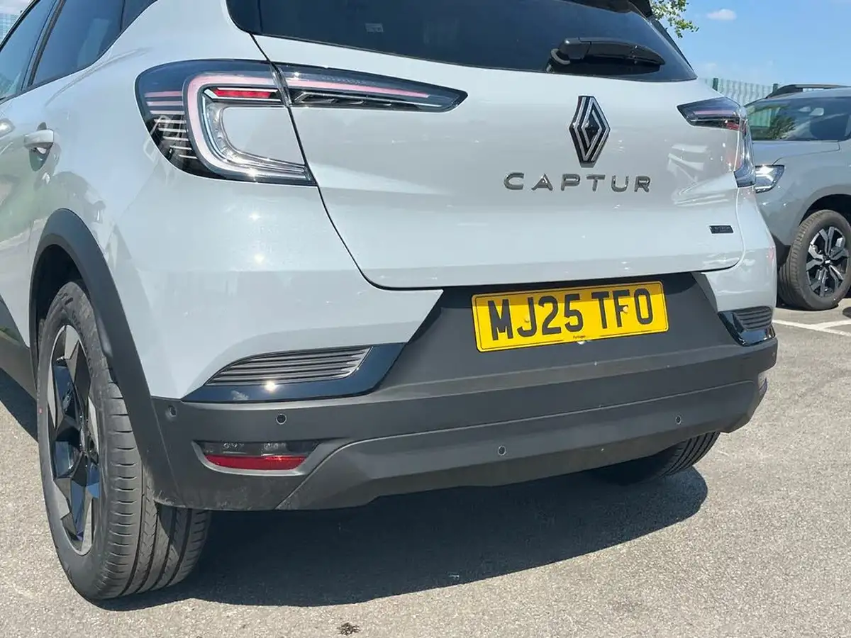 2025-renault-captur-16-techno-145ps-full-big-16