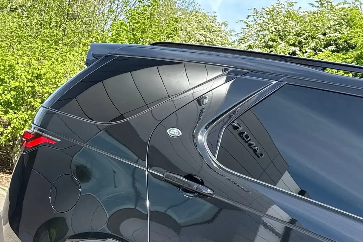 2025-land-rover-discovery-30-d350-commercial-se-big-41