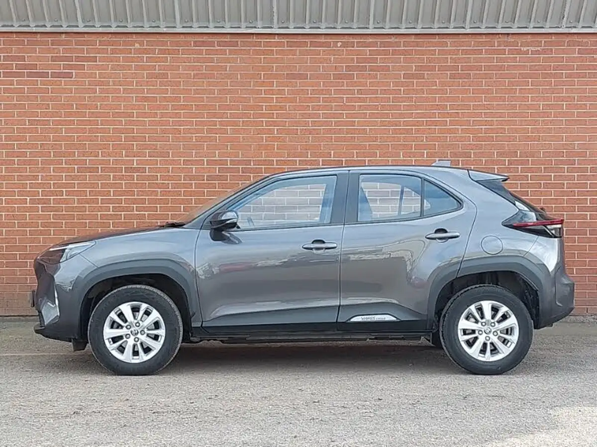 2022-toyota-yaris-cross-15-vvt-i-icon-big-3