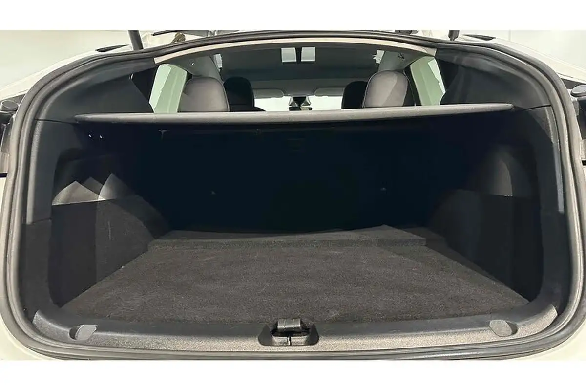 2022-tesla-model-y-e-long-range-big-49