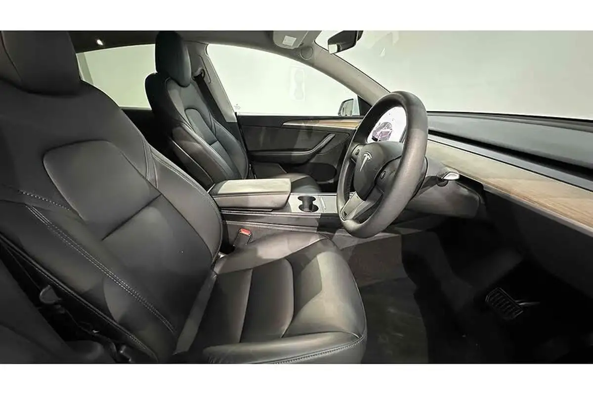 2022-tesla-model-y-e-long-range-big-27