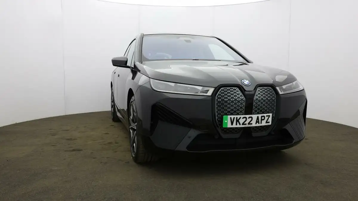2022-bmw-ix-e-xdrive-50-m-sport-big-37