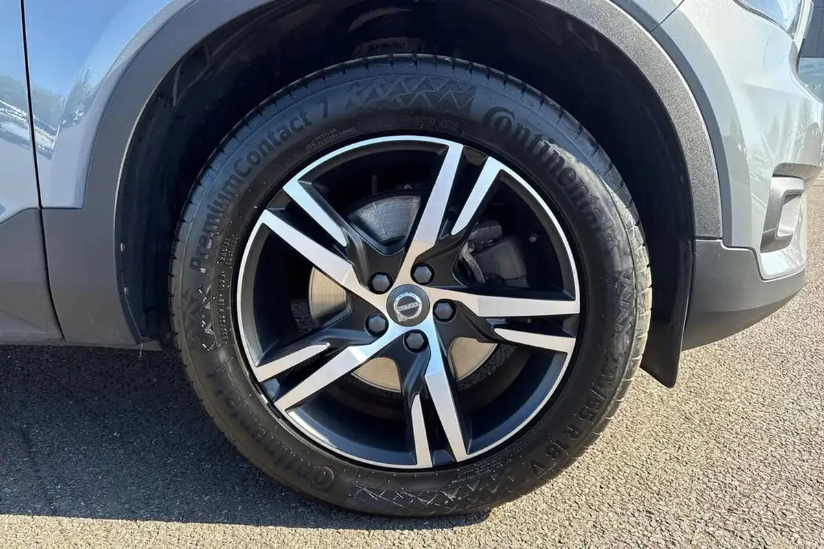 2020-volvo-xc40-20-b4-r-design-awd-big-9