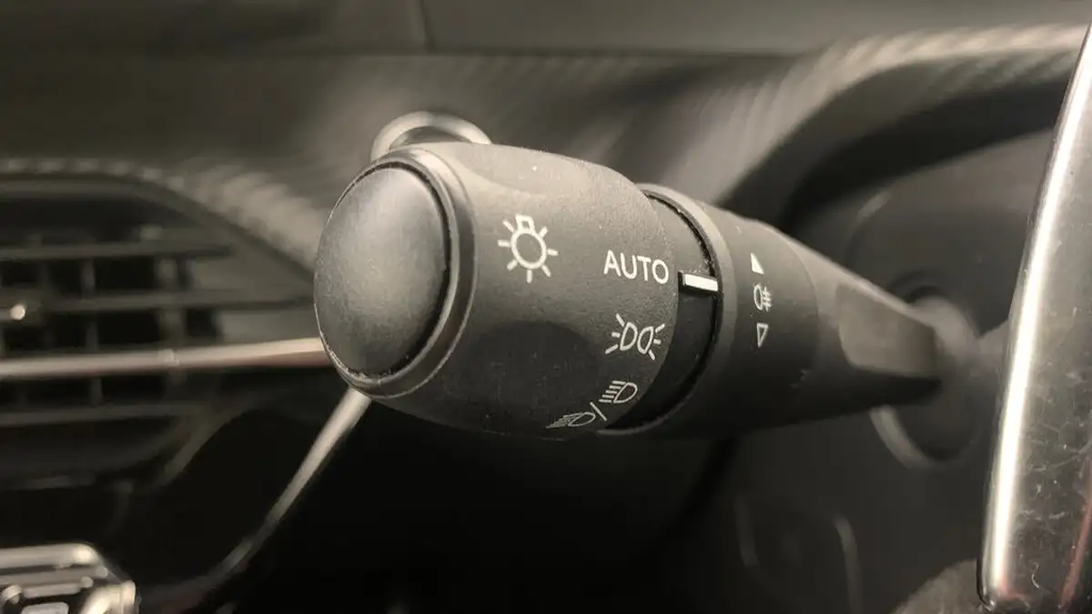 2022-peugeot-2008-suv-12-puretech-allure-premium-130bhp-eat8-big-35