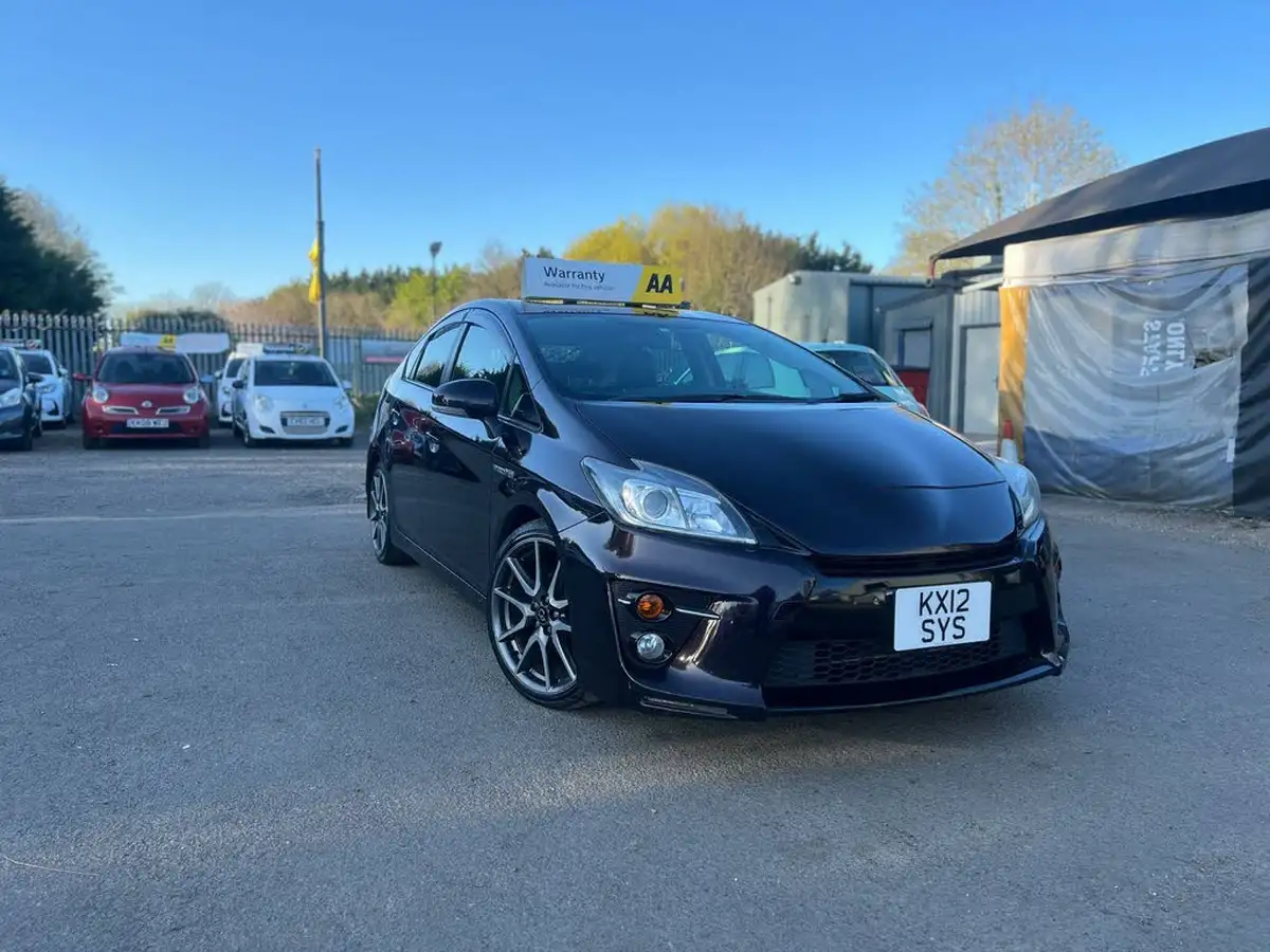 2012-toyota-prius-big-1