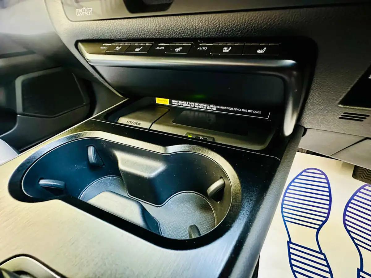2021-lexus-ux-250h-20-takumi-big-15