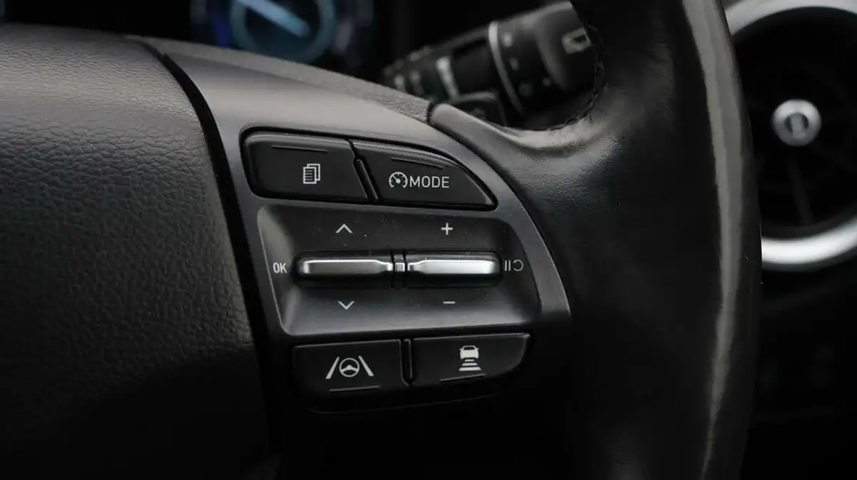 2022-hyundai-kona-e-premium-204ps-64kwh-7kw-obc-big-22