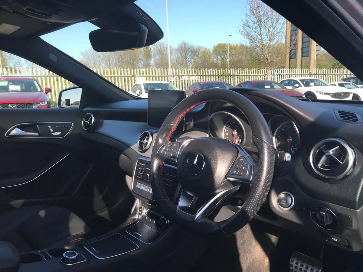 2020-mercedes-benz-gla-class-16-gla-200-amg-line-edition-plus-7g-dct-big-2