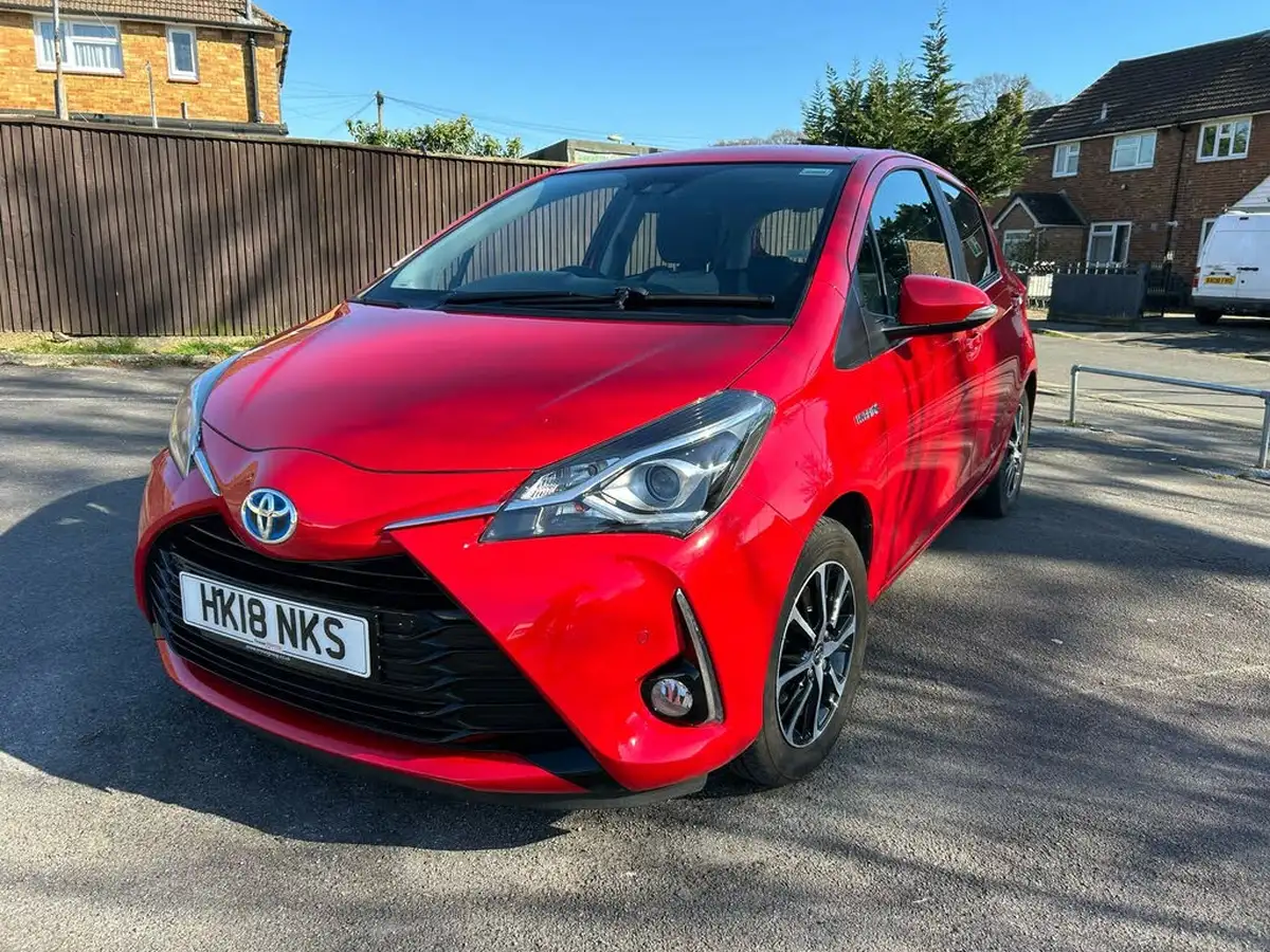 2018-toyota-yaris-15-vvt-i-icon-tech-hybrid-big-2
