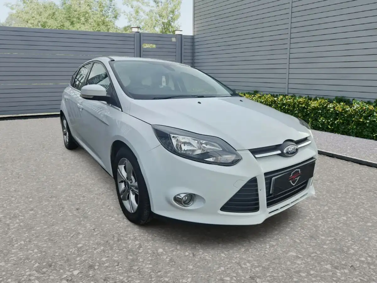 2013-ford-focus-16tdci-zetec-115ps-hatchback-big-2