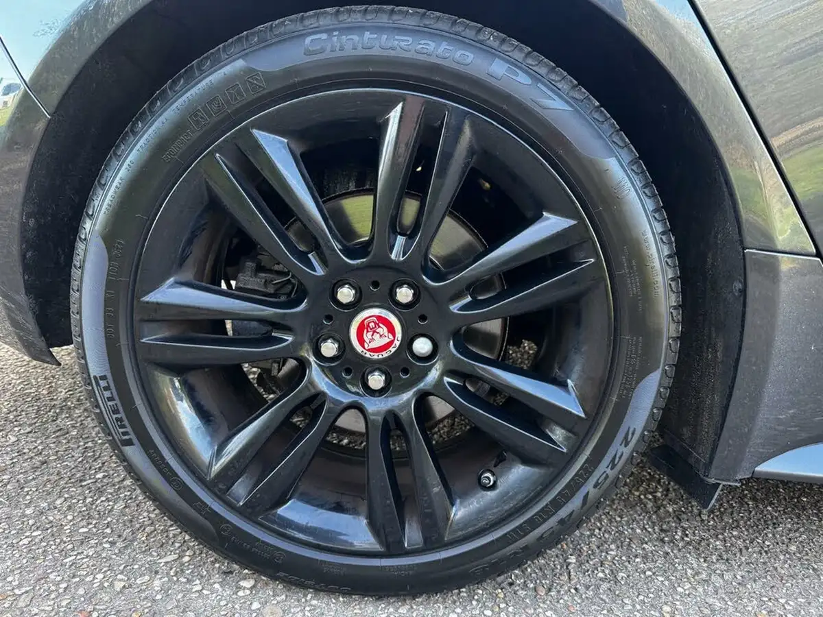 2017-jaguar-xe-20d-r-sport-180ps-ss-1999cc-big-41