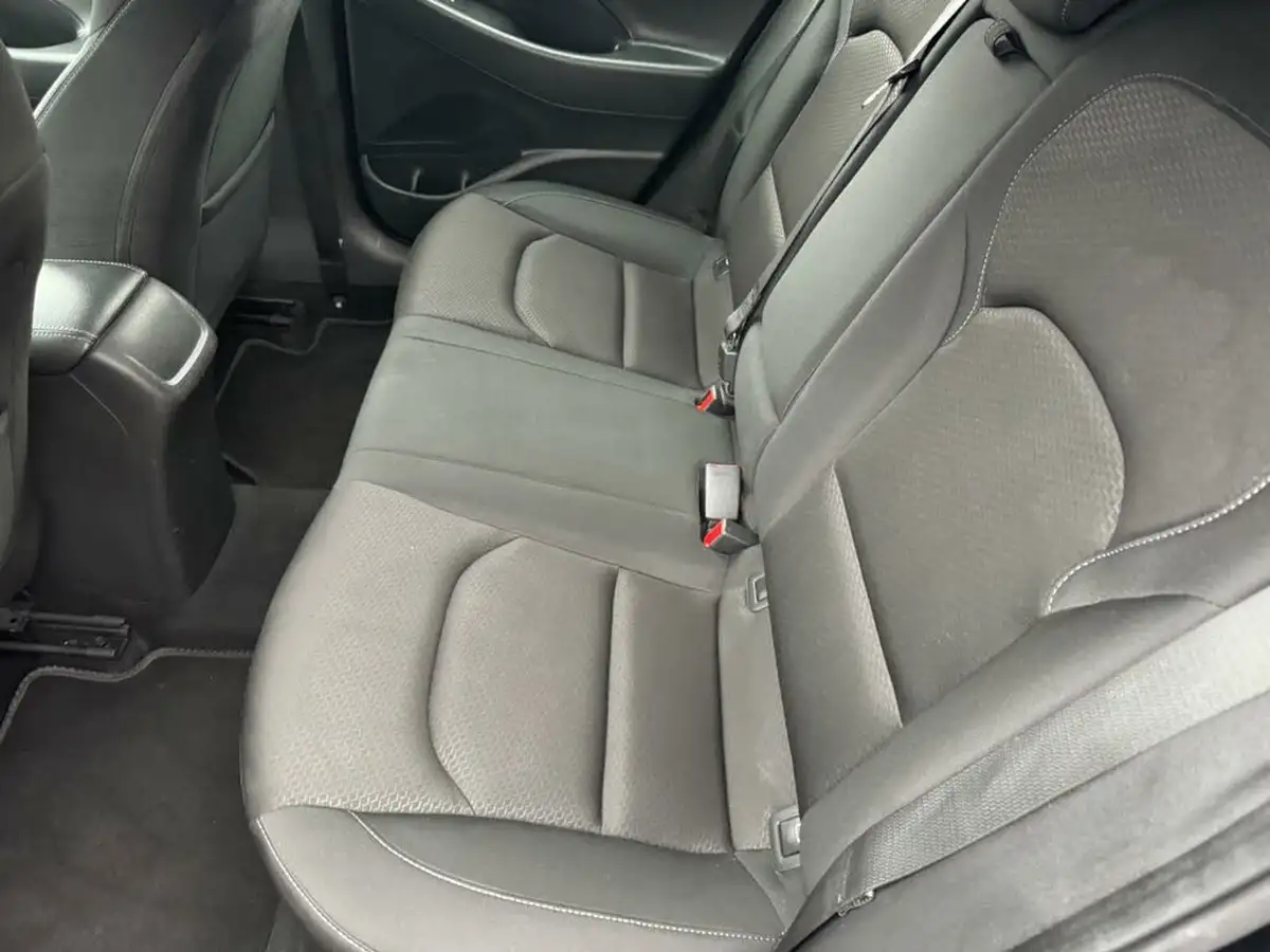 2018-hyundai-i30-10-t-gdi-se-nav-hatchback-big-15